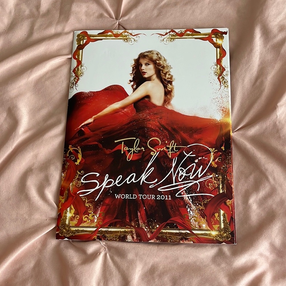 Taylor Swift Speak Now World Tour Book